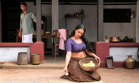 Swetha Menon Spicy Hot Navel Exposing Photos Rathinirvedam Actress Hot Navel Show