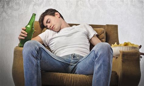 teenagers binge drink because they hate their bodies