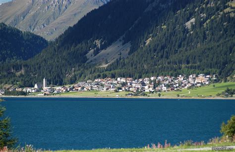 The series is about a woman who returns to a mysterious village in northern italy where she grew up, only to find her past returning to haunt her and her. Reschen im Vinschgau - Hotels und Unterkünfte