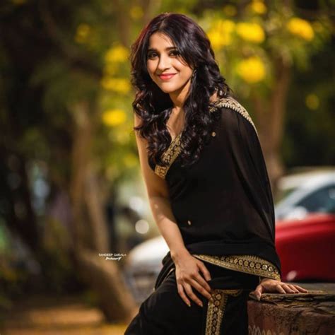 Rashmi Gautam Sizzles In Black Saree Telugu Swag