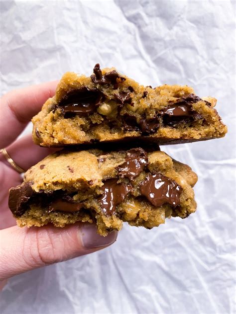 Cookies aux pépites de chocolat et noix façon Levain Bakery Clemfoodie en 2020 Cookies