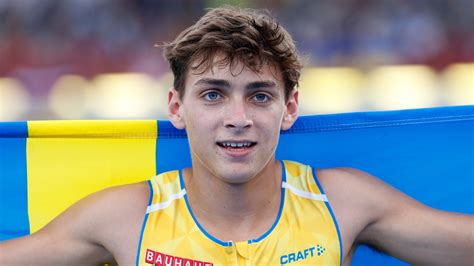 Glory beckons for armand duplantis as he bags gold in pole vault at tokyo olympics. Armand Duplantis besked - efter rekordhoppet