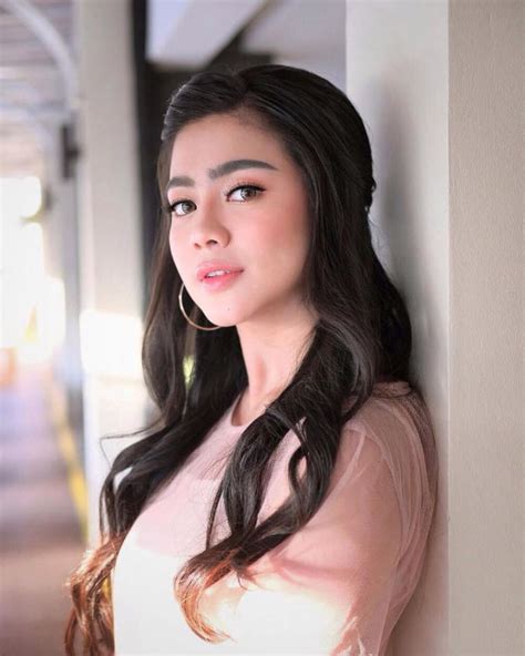 Memerankan sosok aldebaran dalam sinetron ikatan cinta, arya saloka kini menjelma menjadi idola baru. Daftar Lengkap Artis FTV Cantik dan Seksi Indonesia - Dzargon