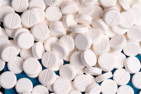 Bij hevige pijn, zoals pijn na operaties, verwondingen, kanker en na een hartinfarct (hartaanval). What Is Fentanyl? | Drug Addiction Treatment Center | Fort ...