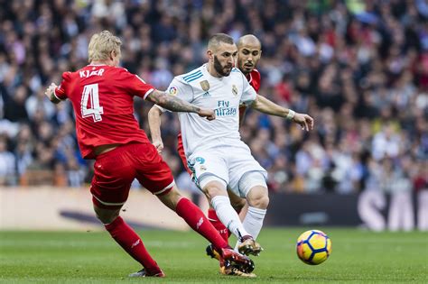 Estaba él para meter los goles. Real Madrid's Karim Benzema linked to a transfer to Arsenal