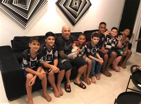 Dybala tuvo sus chances con sampaoli, pero no rindió. Sampaoli apresenta "meninos da árvore" ao filho na sua casa em Santos - Gazeta Esportiva
