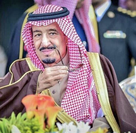 الملك سلمان هو الملك الحالي للملكة العربية السعودية, وقد قام الملك سلمان بالعديد من الانحازات والمشروعات وهذا ما سنتعرف عليه هنا من خلال بحث عن الملك سلمان بالانجليزي. شاهد بالفيديو الملك سلمان يبكي متأثرا بحادث نيوزليندا ...