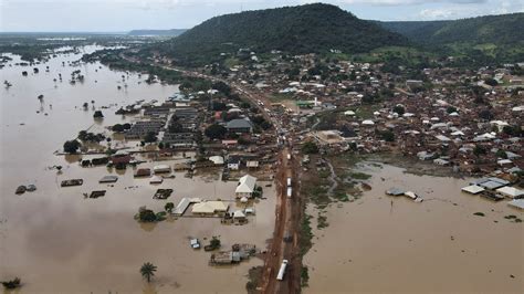 Nigeria Floods Kill Hundreds And Displace Over A Million The New York