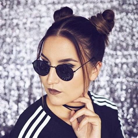 Two Buns Hairstyle 19 Ways To Wear Double Buns Thefashionspot Two