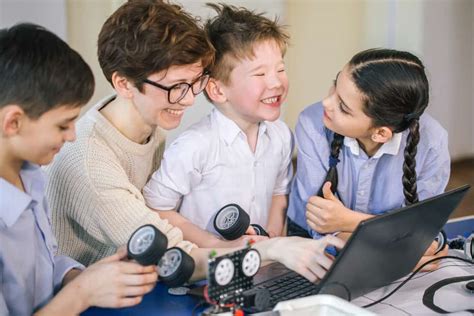 Practice coding skills and create challenges to share with the class. Free coding classes and apps for kids - Living On The Cheap