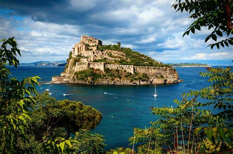 10 Very Best Castles In Italy To Visit Castle Island Medieval Castle