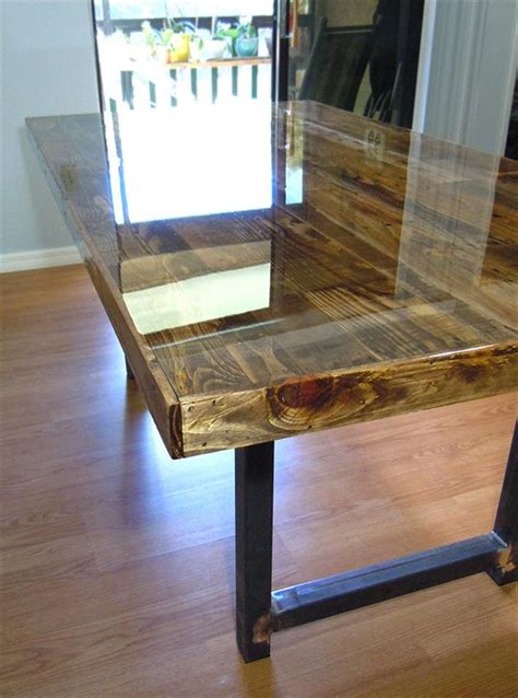 The timber used in this range is recycled fir timber. Reclaimed Wooden Pallet Dining Table | Pallet Furniture Plans