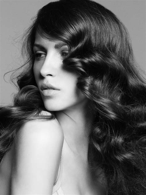Long man braids are undoubtedly head turners on the street, and we can certainly understand why! Classic hairstyle for long hair with curls and natural flow
