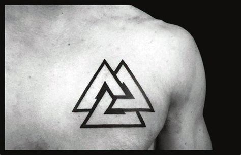 What do thick black line tattoos mean? 46 tatuaży z motywem Valknut - inaczej węzła śmierci (wraz ...