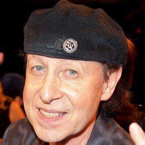 They were dating for 3 years after getting together in 1972 and were married on 24th dec 1975. Klaus Meine - Bio, Facts, Family | Famous Birthdays
