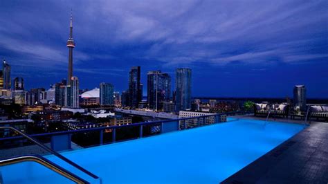 8 Rooftop Pools With Amazing City Views 73685