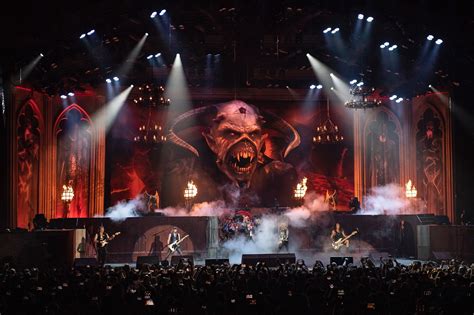 Avec Iron Maiden Le Heavy Métal Débarque à La Paris La Défense Arena