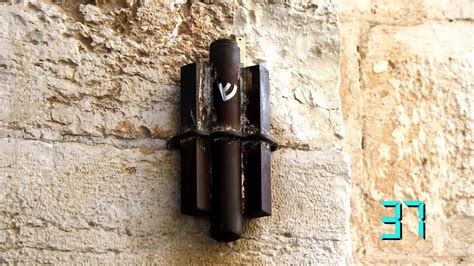 History Of The Mezuzah In 60 Seconds Youtube