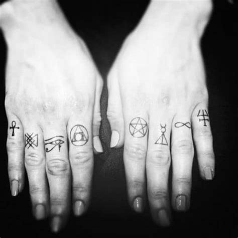 Check spelling or type a new query. 35+ Ide Desain Tato Di Jari Tangan Yang Cocok Untuk Anda ...