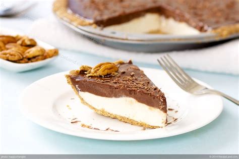 Spread the sauce over the cooled pie and chill in the fridge for 20 minutes. Mississippi Mud Pie 2 Recipe | RecipeLand.com