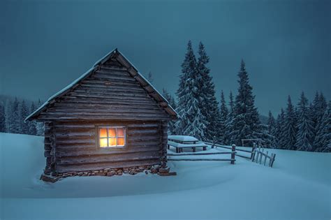 23258696 Wooden House In Winter Forest Everest Restaurang