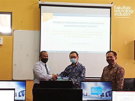 Karakteristik peserta didik, dan karakteristik materi pembelajaran. Fakultas Teknologi Industri|UAD | TIM PKM UAD Melakukan ...