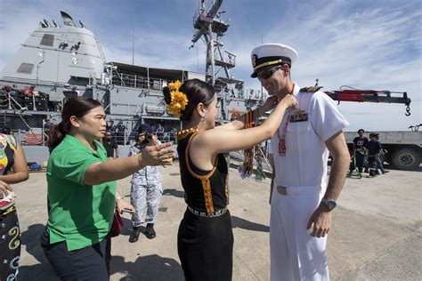 Kota kinabalu sits to the west of the mountain that gave it its name (mount kinabalu) and has a population of over 450,000. USS Pioneer arrives in Kota Kinabalu > Commander, U.S. 7th ...