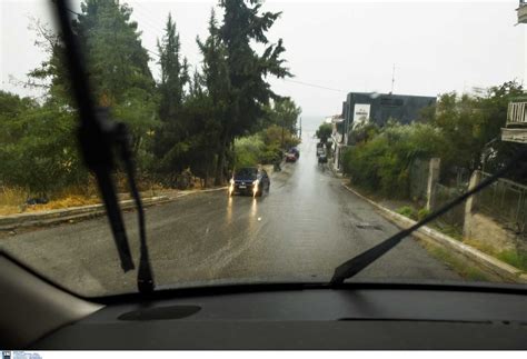 Στην αττική αναμένεται ηλιοφάνεια, όμως το μεσημέρι και το απόγευμα θα αναπτυχθούν τοπικές νεφώσεις. Καιρός αύριο: Τοπικές βροχές με ισχυρούς νοτιάδες και υγρασία