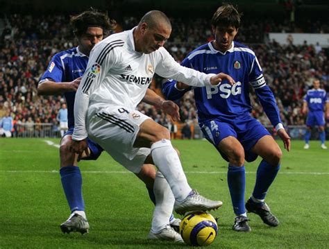 Menurut salvicion dan celis (1998). Bagi Zlatan Ibrahimovic, Ronaldo adalah yang Nomor Satu