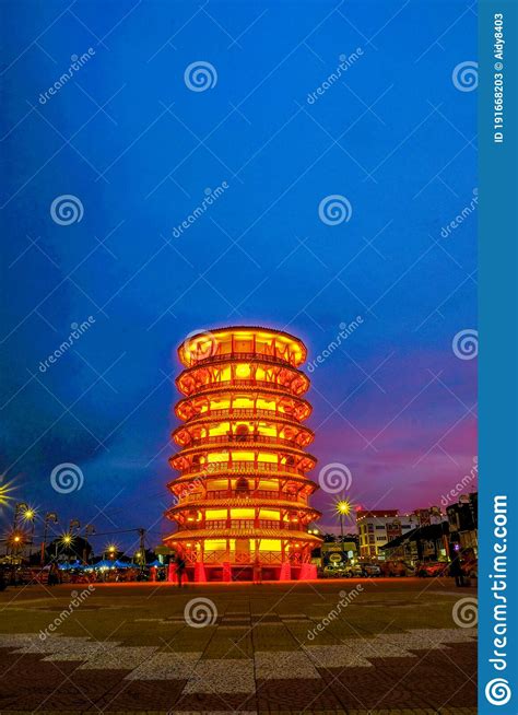 Torre inclinada de teluk intan (es) برج مايل فى ماليزيا (arz). Teluk Intan,Malaysia,July 26th,2020: Menara Condong Or ...