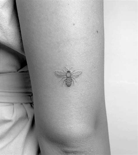 Pin By Lea Schmidt On Tatouage Minimaliste Honey Bee Tattoo Bee