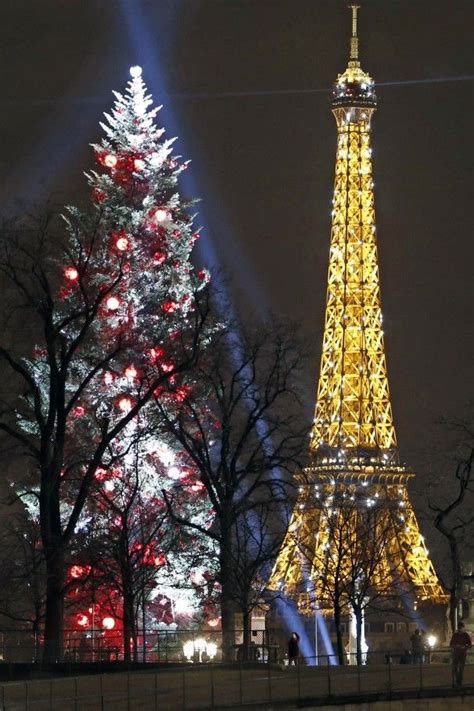 Louiesya 6pcs eiffel tower christmas fashion glitter plastic hanging ornament for christmas tree decorations wedding party diy art crafts eiffel tower 3d led optical illusion acrylic night light with remote 7 colors change dimmable usb powered bedroom decoration table lamp birthday. The Eiffel Tower at Christmas | Christmas in paris, Eiffel ...