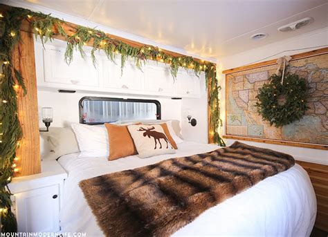 Generally, you can expect your camper filled with camping supplies. 25 Awesome Holiday Decoration Ideas For Your RV - decoratoo