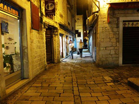 Nightlife in Brac. Guide about best club, beach bar and disco on the island