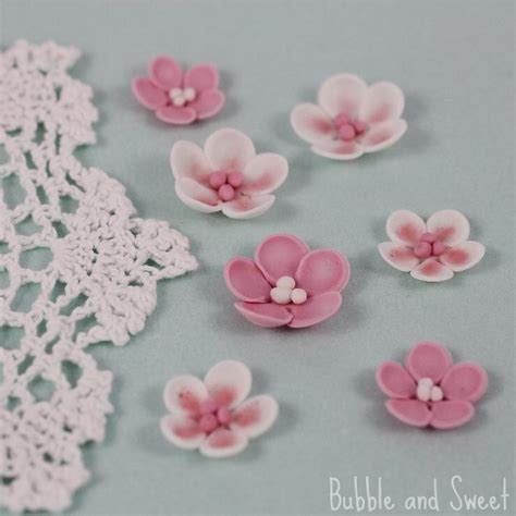 Bubble And Sweet How To Make Simple Sugar Blossoms Flowers From Fondant