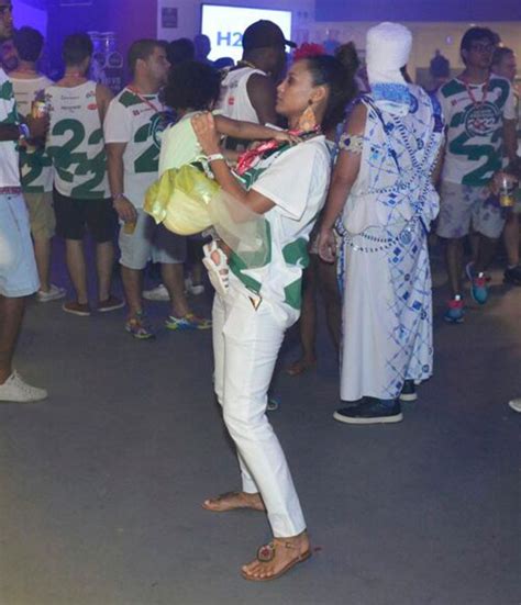 O casal e os filhos joão vicente e maria antônia, de 9 e 5 anos, estão isolados em casa. Carnaval 2017: Com os filhos, Taís Araújo e Lázaro Ramos ...