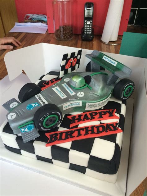 Und als ob ein sensationssieger und ein massencrash nicht gereicht hätten, kommt der nächste kracher stunden. Les 15 meilleures images du tableau gateau formule 1 sur ...