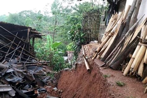 Bencana gempa bumi yang menimpa saudaraku desa huta adalah desa yang ramai tetapi tentram. Contoh Bencana Alam Beserta Soal Dan Jawabannya ...