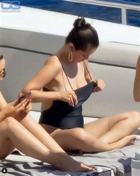 Selena Gomez Nackt Nacktbilder Playboy Nacktfotos Fakes Oben Ohne