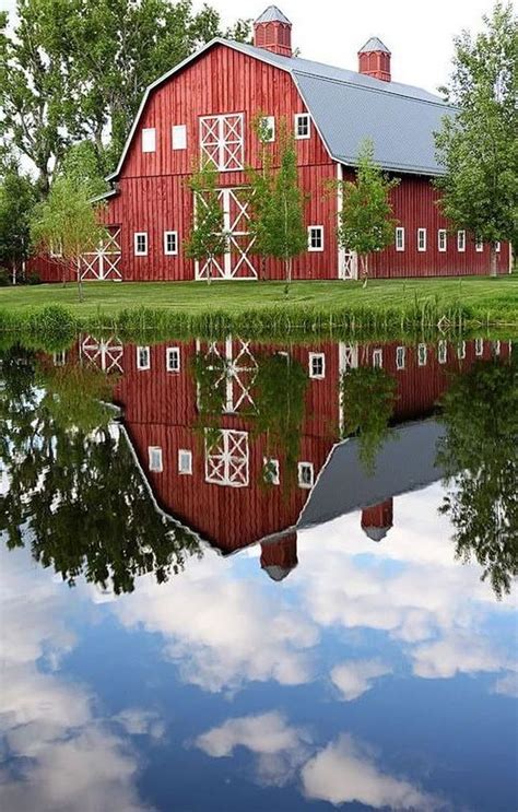Stunning Red Barn Big Red Barn Barn Pictures Country Barns Country Living Country Roads