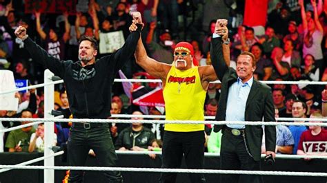 Rare Photo Shows Hulk Hogan Displaying His 24 Inch Biceps Strength