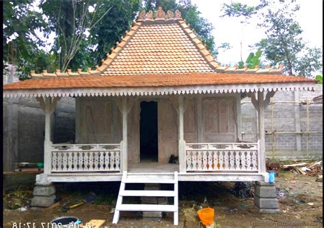 Berikut adalah desain rumah teras joglo kayu unik dan cantik sebagai refensi untuk anda. Rumah Adat JAWA TIMUR dan Ciri Khasnya + Gambar LENGKAP