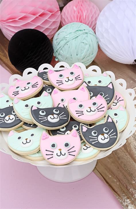 It's easy to make a cake for your cat. 30 Cute Cat Birthday Party Ideas - Pretty My Party