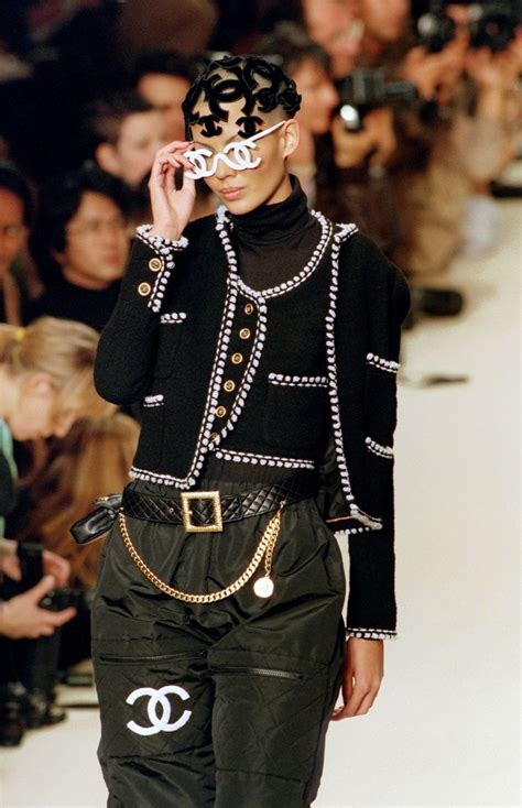 Chanel Fw 1994 Jewelry Junkie Chanel Fashion Show Chanel Runway