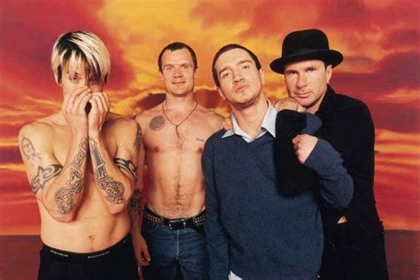 Red hot chili peppers may have gotten more commercial around the 'blood sugar sex magik' era, but 'suck my kiss' still had the energy and ferocity of some of their early albums. Californication: significado da música do Red Hot Chilli ...