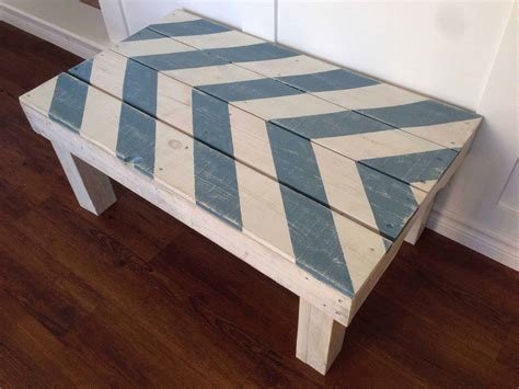 I link up great projects with ideas and inspiration from other. Painted Pallet Coffee Table • 1001 Pallets