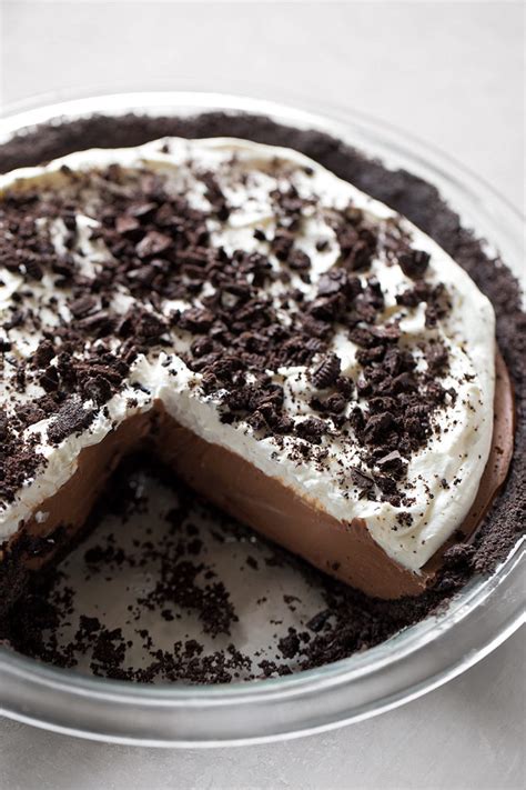 Pour the chocolate mixture into the bottom of the chilled pie crust, using an offset spatula to spread into an even layer. No-Bake Mud Pie - Life Made Simple