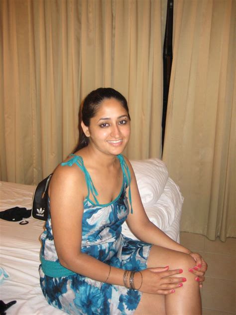 Beautiful Desi Sexy Girls Hot Videos Cute Pretty Photos Sri Lankan Hot Desi Girls In Room