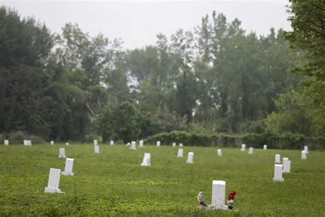 Project Helps Locate Lost Aids Victims Buried On New Yorks Hart Island