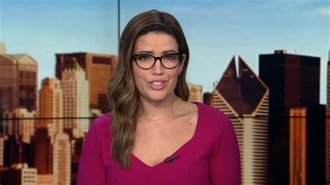 Abc 7 Chicago News Anchor Tanja Babich Wears Glasses On Air To Boost